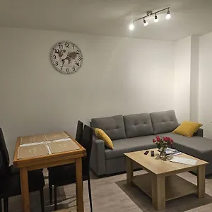 Joli En Face De Appartement